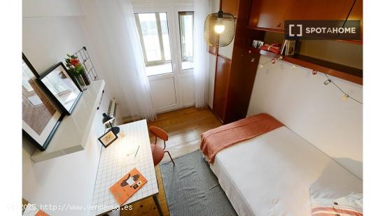 Se alquila habitación en piso de 3 dormitorios en Bilbao - VIZCAYA