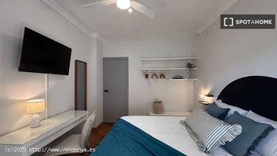 Habitación en piso compartido en barcelona. - BARCELONA