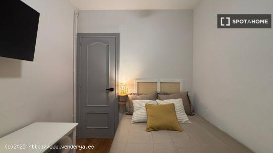 Habitación en piso compartido en barcelona. - BARCELONA