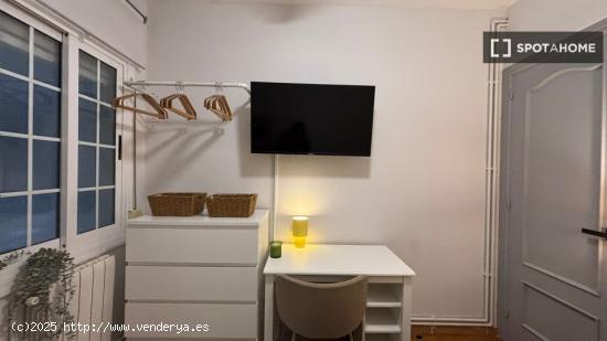 Habitación en piso compartido en barcelona. - BARCELONA