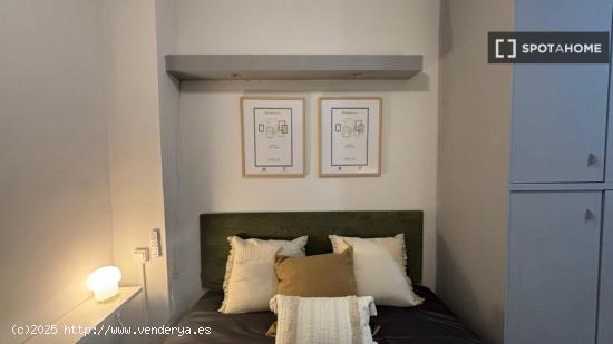 Habitación en piso compartido en barcelona. - BARCELONA