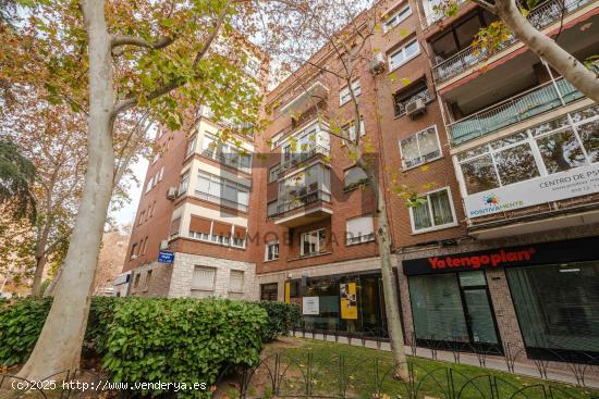 FAM Inmobiliaria vende en EXCLUSIVA, excelente piso luminoso de 81m2, de tres dormitorios. - MADRID