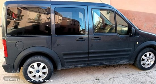 Ford Tourneo Connect 1.8 CDi Trend de 2010 con 280.000 Km por 4.999 EUR. en Albacete