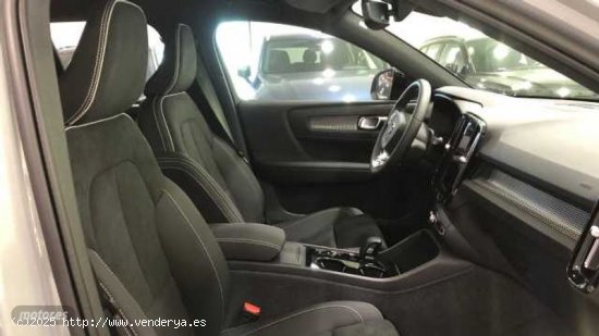 Volvo XC40 Plus, B3 Mild Hybrid, Gasolina, Dark de 2024 con 10 Km por 42.000 EUR. en Pontevedra