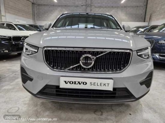 Volvo XC40 Core, T2 Automatica Microhibrido, Gasolina de 2023 con 12.000 Km por 31.900 EUR. en Navar