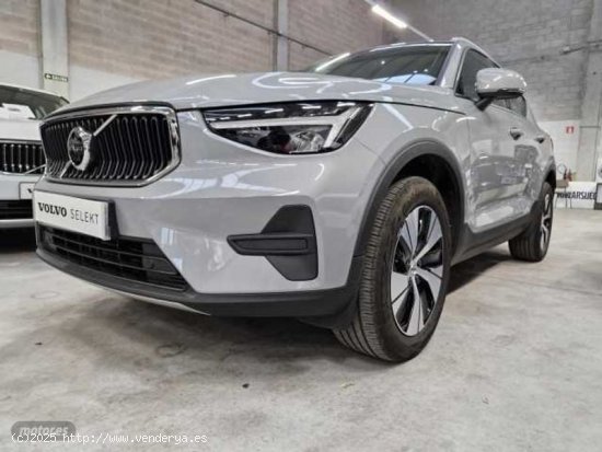 Volvo XC40 Core, T2 Automatica Microhibrido, Gasolina de 2023 con 12.000 Km por 31.900 EUR. en Navar