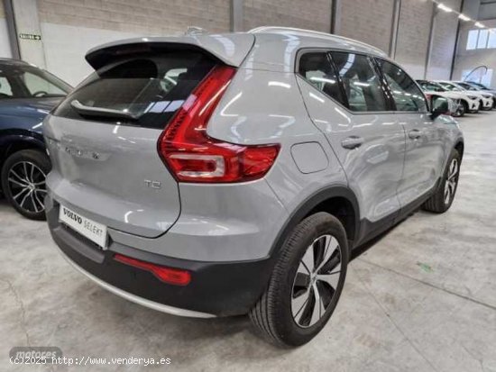 Volvo XC40 Core, T2 Automatica Microhibrido, Gasolina de 2023 con 12.000 Km por 31.900 EUR. en Navar