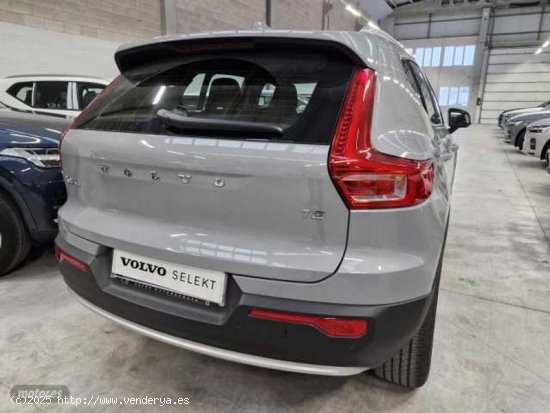 Volvo XC40 Core, T2 Automatica Microhibrido, Gasolina de 2023 con 12.000 Km por 31.900 EUR. en Navar