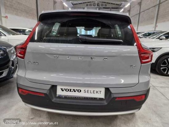 Volvo XC40 Core, T2 Automatica Microhibrido, Gasolina de 2023 con 12.000 Km por 31.900 EUR. en Navar