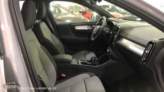 Volvo XC40 Core, B3 Mild Hybrid, Gasolina de 2024 con 3.000 Km por 36.800 EUR. en Pontevedra