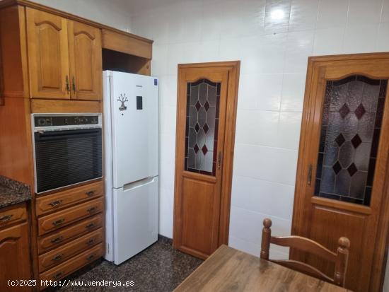 CASA DE 2 PLANTAS EN BENETUSSER!!! - VALENCIA