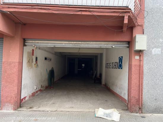  LOCAL COMERCIAL EN VENTA EN LA LLAGOSTA - BARCELONA 