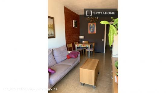 Habitación en piso compartido en barcelona. - BARCELONA