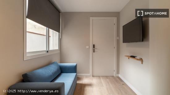 Se alquila habitación en Barcelona - BARCELONA