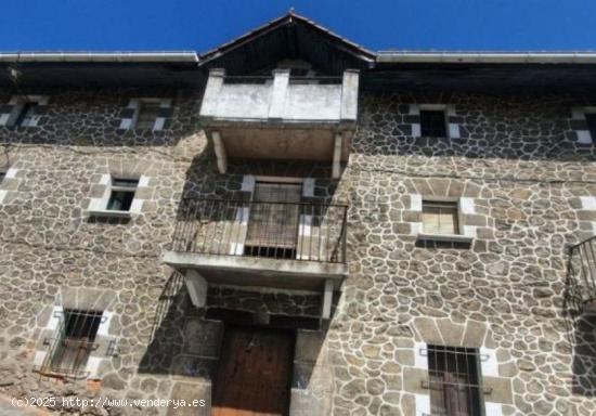 Edificio Bloque de 4 Viviendas de 3 plantas, en el Centro de LLodio - ALAVA