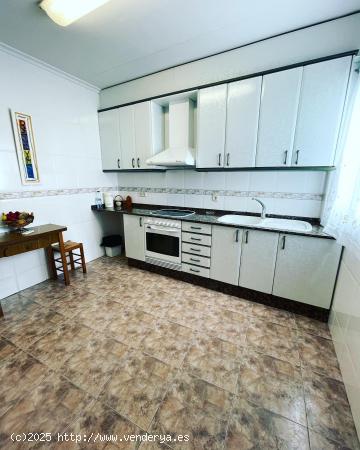 Casa en venta en Villamarchante planta baja garaje ,  primero vivienda - VALENCIA