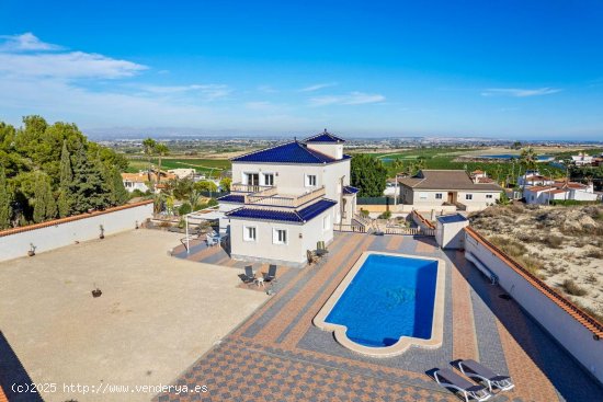 Villa en venta en Almoradí (Alicante)