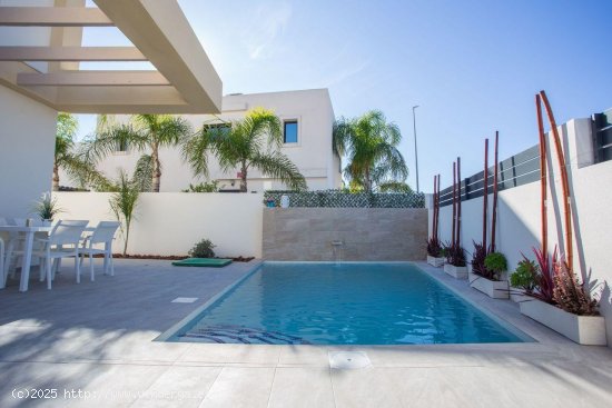 Villa en venta a estrenar en Los Montesinos (Alicante)