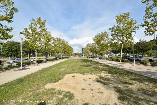 OPORTUNIDAD INVERSORES, EDIFICIO EN VENTA CON TRES VIVIENDAS ALQUILADAS - BARCELONA