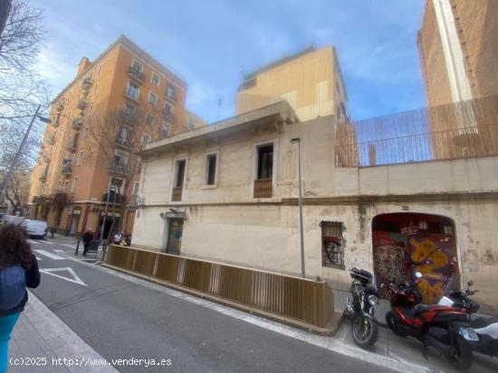 Piso + 2 locales en Carrer Margarit (Sants - Montjuïc / El Poble Sec) - BARCELONA