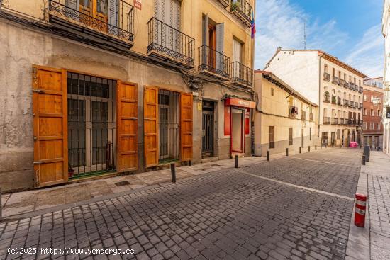 ^**^CÓMODO PISO A DOS CALLES DEL RASTRO EN EL BARRIO DE LAVAPIÉS LISTO PARA ENTRAR E VIVIR O CONTI