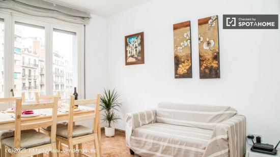 Habitación amueblada con parejas permitidas en un apartamento de 3 dormitorios, Eixample - BARCELON