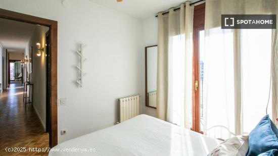 Habitación en piso compartido en barcelona. - BARCELONA