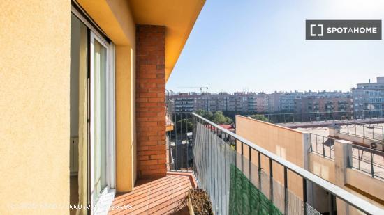 Habitación en piso compartido en barcelona. - BARCELONA