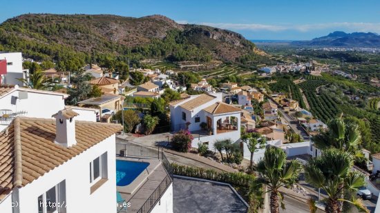 Villa en venta en Adsubia (Alicante)