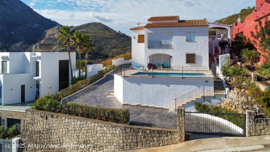 Villa en venta en Adsubia (Alicante)