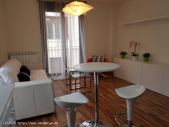 Apartamento seminuevo, con plaza de garaje y cuarto trastero. Amueblado. - ZARAGOZA