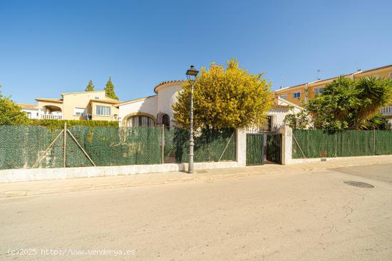 Villa semi adosada de 3 dormitorios a la venta en Parcent, Valle del Pop. - ALICANTE