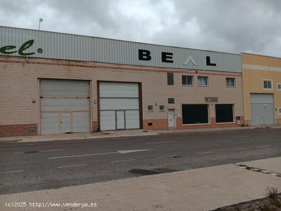 VENTA DE DOS NAVES INDUSTRIALES COLINDANTES EN PERFECTO ESTADO DE CONSERVACIÓN - ALICANTE