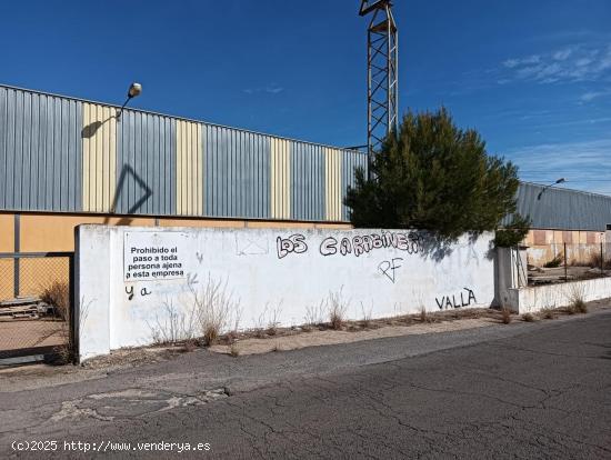 Suelo Rústico en Canals con dos naves y una vivienda - VALENCIA