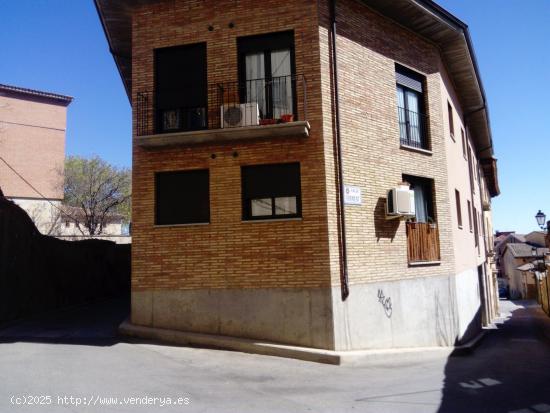  Vivienda de dos habitaciones en pleno centro de Huesca - HUESCA 