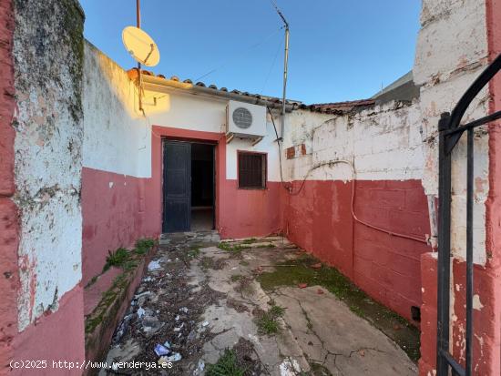 CASABANCO VENDE CASA  EN ALMOHARIN - CACERES