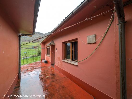 CASA EN PELUGANO, ALLER (ASTURIAS) CON ALMACÉN Y TERRAZA ACRISTALADA - ASTURIAS