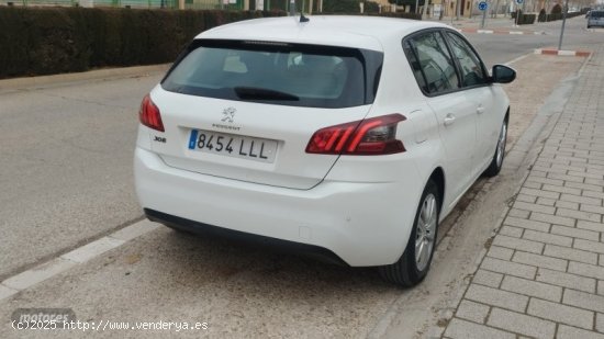 Peugeot 308 5P Allure BlueHDi 130 S&S EAT8 de 2021 con 140.000 Km por 12.200 EUR. en Albacete