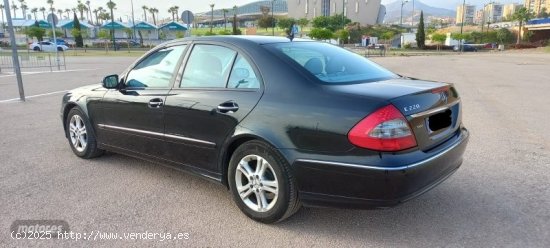 Mercedes Clase E E 220 CDI Avantgarde 2007. Diesel de 2007 con 72.560 Km por 15.500 EUR. en Malaga