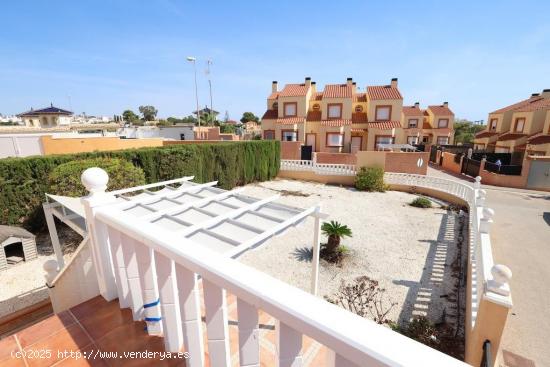 Lomas de Cabo Roig Adosado con gran parcela - ALICANTE