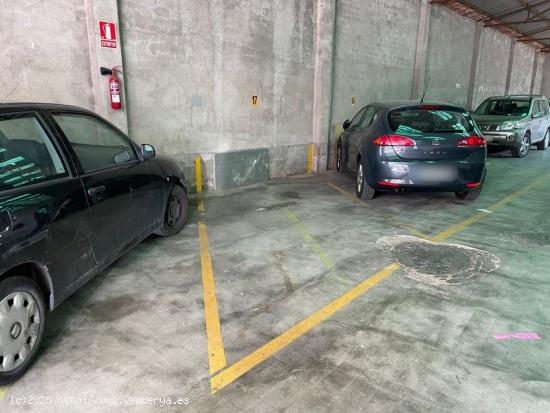 Plaza ideal para coche pequeño - BARCELONA