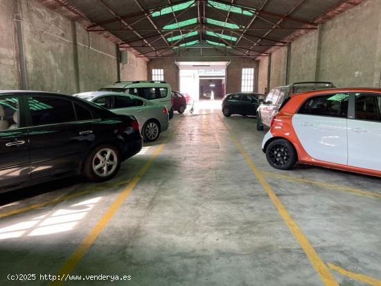 Plaza ideal para coche pequeño - BARCELONA