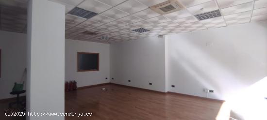 Alquiler local de 150 m2 en perfecto estado, para entrar, en perfecto estado. - BADAJOZ