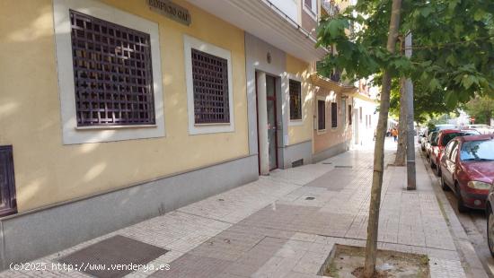 ALQUILER DE HABITACIONES INDIVIDUALES POR TEMPORADAS EN BADAJOZ, BARRIADA SAN FERNANDO - BADAJOZ