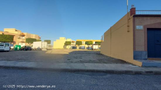 Terreno en venta en Matagorda zona colegio - ALMERIA