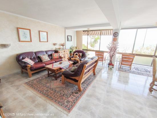 Bonito apartamento de 1 dorm. con vistas al mar en Playa de Poniente - www.inmobiliarialesdunes.com 