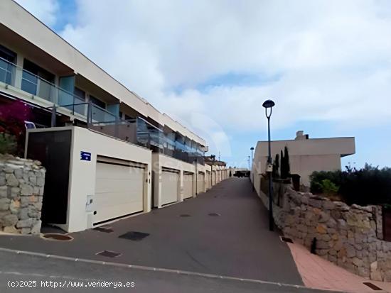 Chalet Adosado con Garaje y Piscina Comunitaria en Urbanización de Peñíscola - CASTELLON