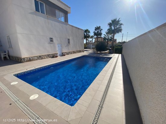 Villa en venta en Torrevieja (Alicante)