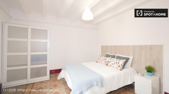 Elegante habitación en alquiler en el apartamento de 5 dormitorios en Barri Gòtic - BARCELONA