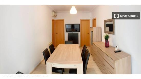 Habitación en piso compartido en barcelona. - BARCELONA